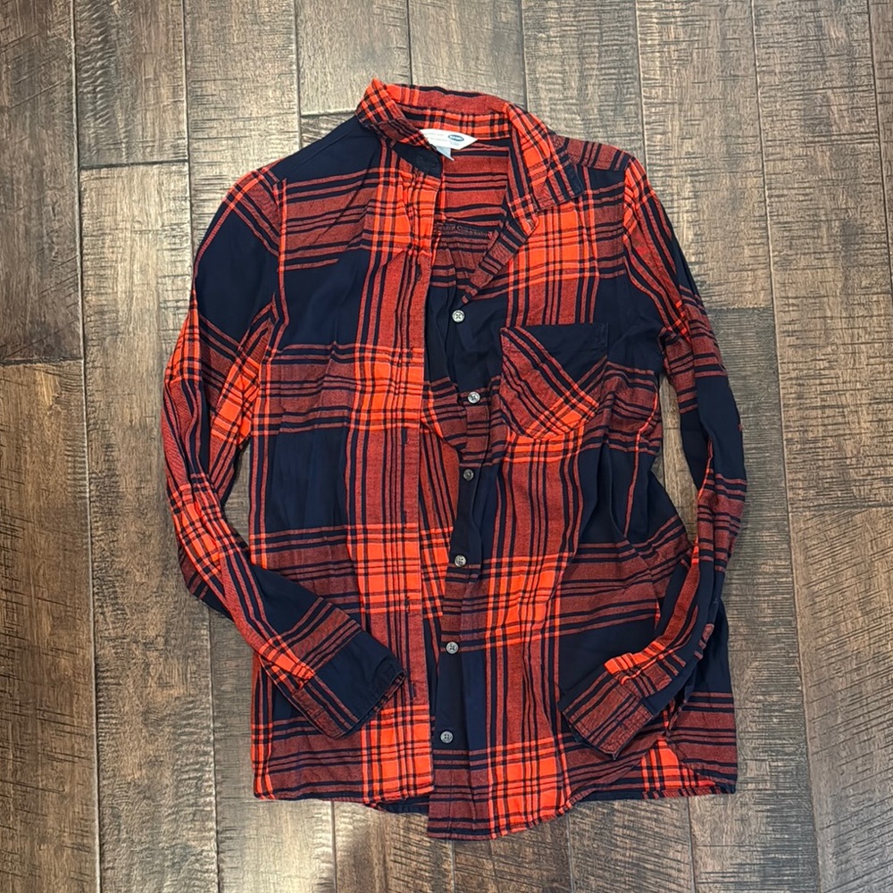 Old Navy Women’s Plaid Red and Navy Classic Shirt size Small Tall